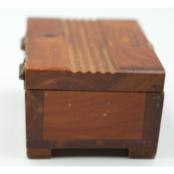 Vintage Myrtle Beach Cedar Wood Souvenir Box – Brass Clasp & Footed Base - Picture 2 of 6